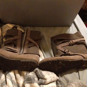 I'm selling my Grey flat ankle boots